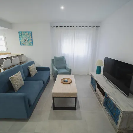 Haus Modern Duque Fjhomefj 公寓